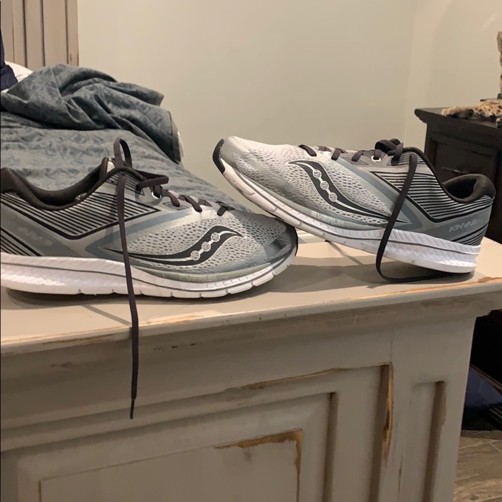 SAUCONY RUNNING SHOES